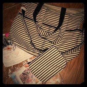 ✨ BNWT Thirty One Retro Metro Fold Over bag✨